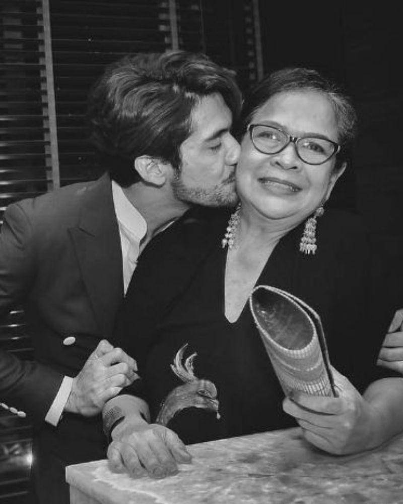 Instagram.com/officialpilarez